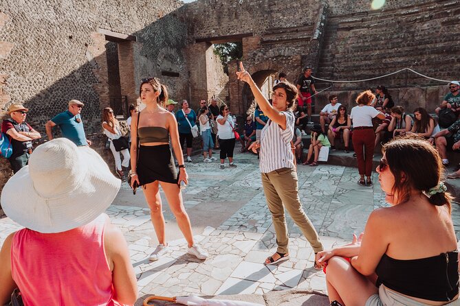 Pompeii 2-hour Private Tour with an Archaeologist-Ticket included - Granaries of the Forum and the casts of victims