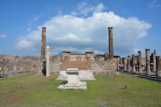 Pompeii: 2 Hour Private Tour with an Archeologist Guide - A practical route through the ancient city