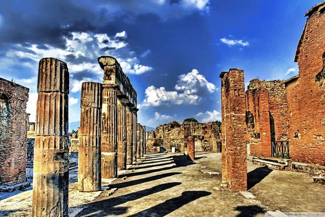 Pompeii: 2H Family friendly Tour with an Archeologist Guide - Why a private guide changes Pompeii for families