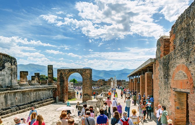 Pompeii and Herculaneum led by an Archaeologist with private transport - Why seeing Pompeii and Herculaneum together matters