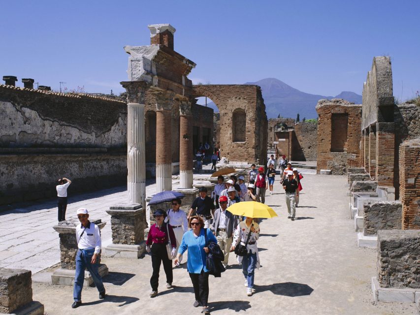 Pompeii and Herculaneum: Private Tour with Transportation - Two Roman cities, two very different experiences