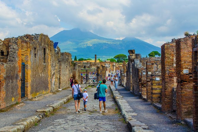 Pompeii and Herculaneum small group tour - skip the line - Wood, skeletons, and Roman bathing