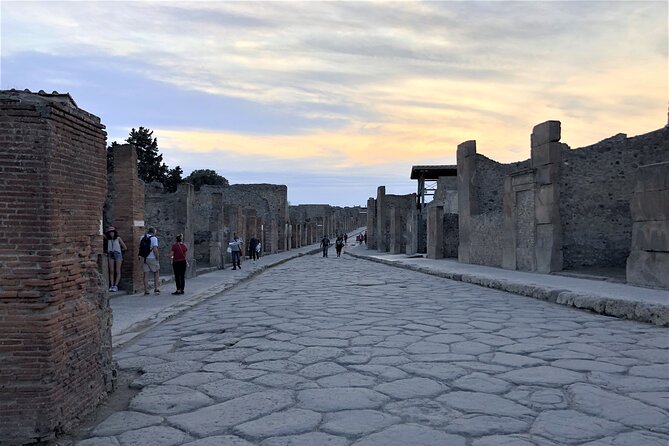 Pompeii from Afternoon to Sunset - Baths, theaters, and ordinary routines