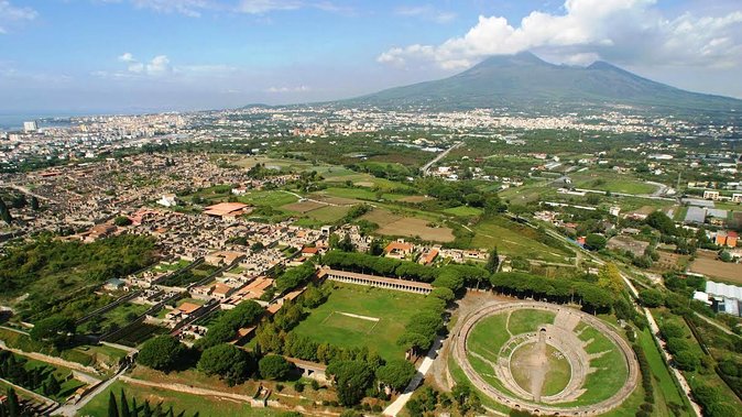 Pompeii Guided Group Tour with Entry Ticket and Archaeologist - Finding the meeting point at Porta Marina Superiore