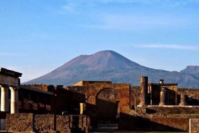 Pompeii Guided Group Tour with Entry Ticket and Archaeologist
