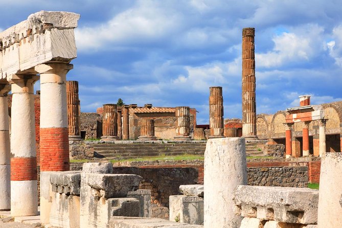 Pompeii Guided Group Tour with Entry Ticket and Archaeologist - House of the Vettii: art, wealth, and private life