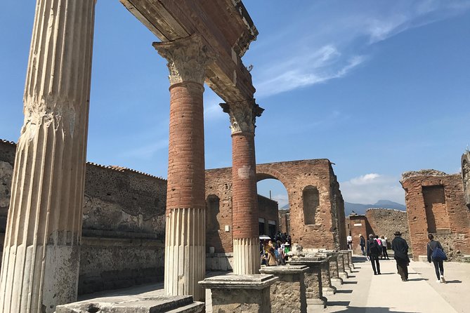 Pompeii Guided Group Tour with Entry Ticket and Archaeologist - Walking along Via dell’Abbondanza
