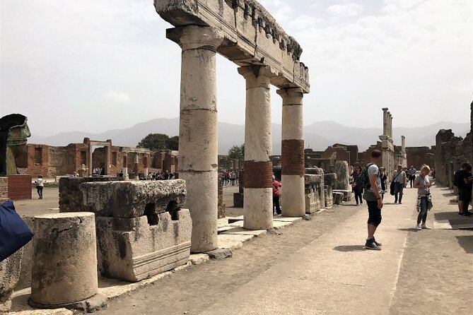 Pompeii: Guided Small Group Tour Max 6 People with Private Option - Roman baths and the shape of daily life