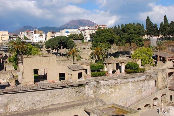 Pompeii & Herculaneum Day Trip from Naples with Lunch - Lunch between the two sites