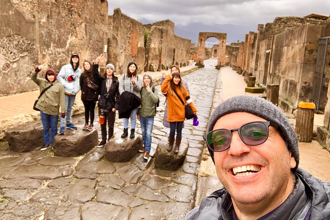 Pompeii New Discoveries Private Guided Tour - The value of having your own guide