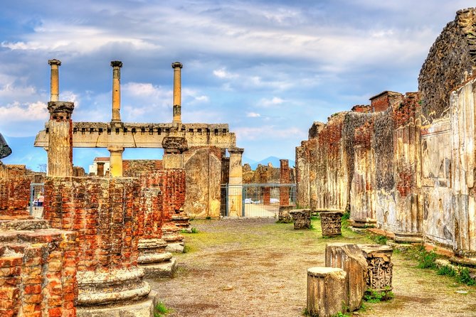 Pompeii Private & Personalized Tour with archeology expert guide - Meeting at Piazza Esedra