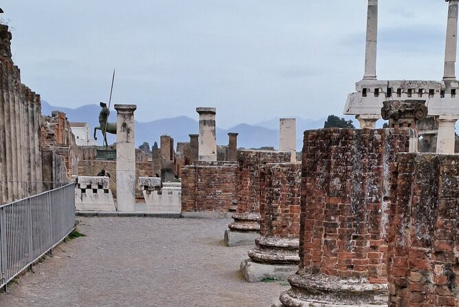 Pompeii private tour from Naples. The best choice for cruisers - Entering Through Porta Marina