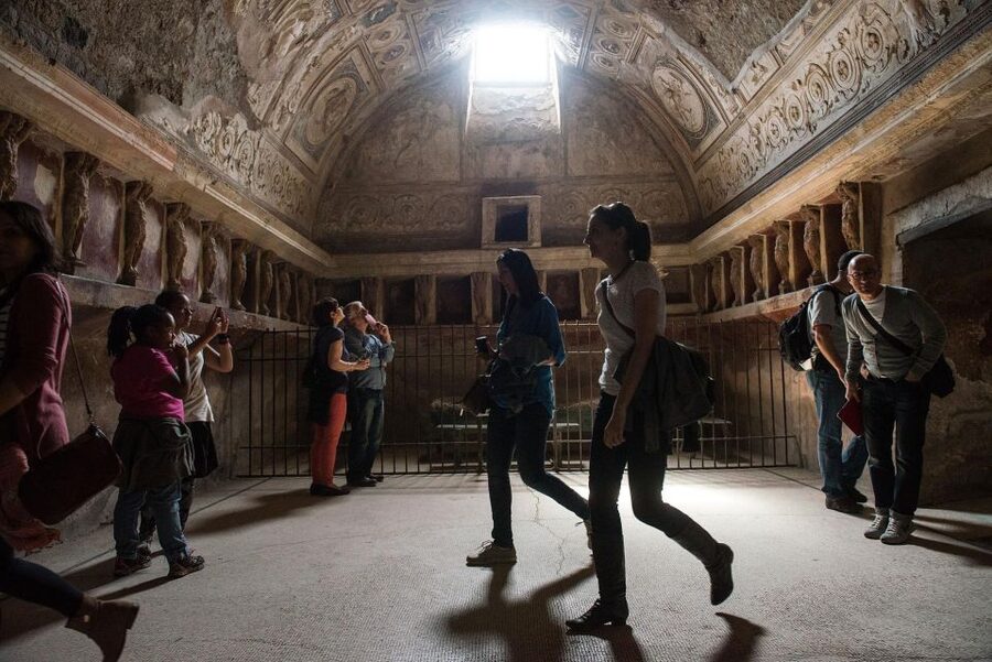 Pompeii: Private Tour with an Archaeologist - The guides are the main reason to book