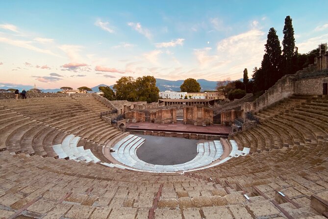 Pompeii Private Tour with an Archaeologist and Skip The Line - 3 hours - Granai del Foro and the Stabian Baths