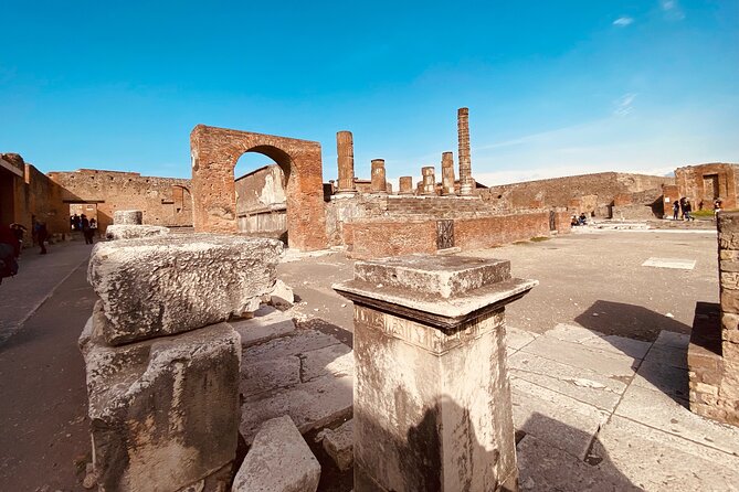 Pompeii Private Tour with an Archaeologist and Skip The Line - 3 hours - The Cave Canem house and Pompeian homes