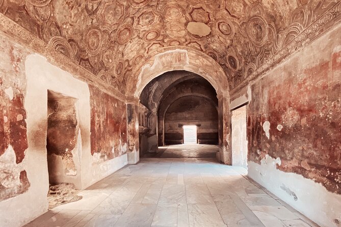Pompeii Private Tour with an Archaeologist and Skip The Line - 3 hours - Markets, food, wool, and laundry