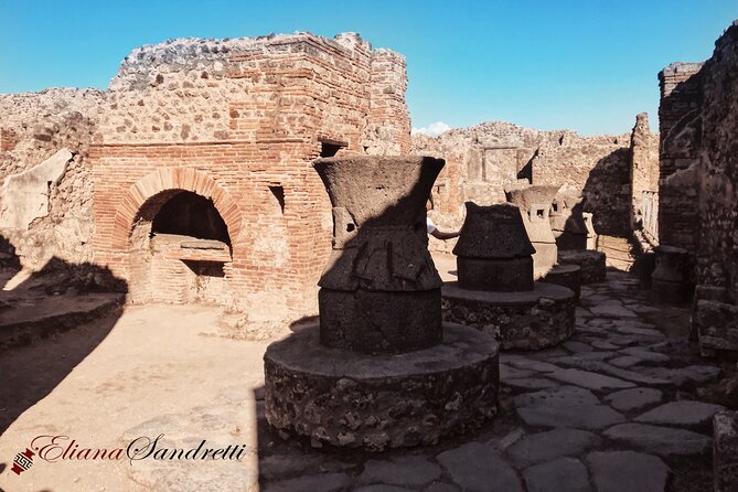 Pompeii Private Tour with an Archaeologist and Skip The Line - Gladiator quarters and the theater district