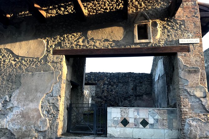 Pompeii Private Tour with expert local guide - Why a private guide changes Pompeii