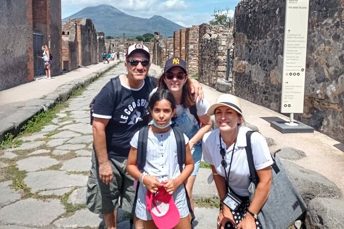 Pompeii Private Walking Tour with Expert and Authorized Guide - Why a private guide helps at Pompeii