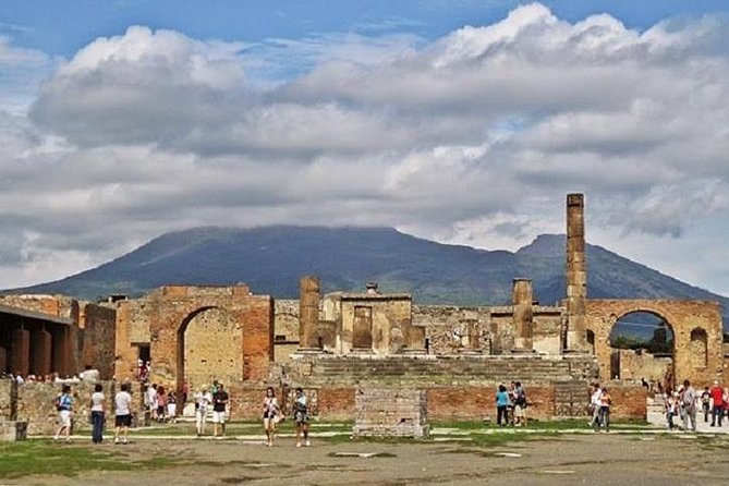Pompeii Skip-the-Line Entry & Guided Tour with a certified guide - Why a guide helps inside Pompeii