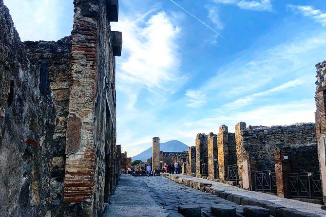 Pompeii Skip-the-Line Entry Small Group Guided Tour - Two Hours and Fifteen Minutes Inside a Huge Site