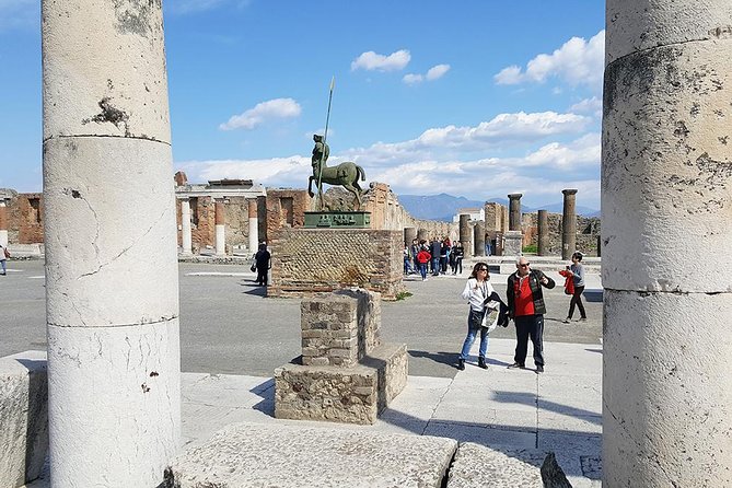 Pompeii Skip-the-Line Tour for Kids & Families with Archaelogist - The Stabian Baths and the practical Roman city