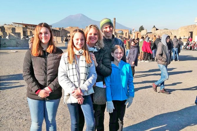 Pompeii Skip-the-Line Tour for Kids & Families with Archaelogist - Casa del Menandro and ancient home life