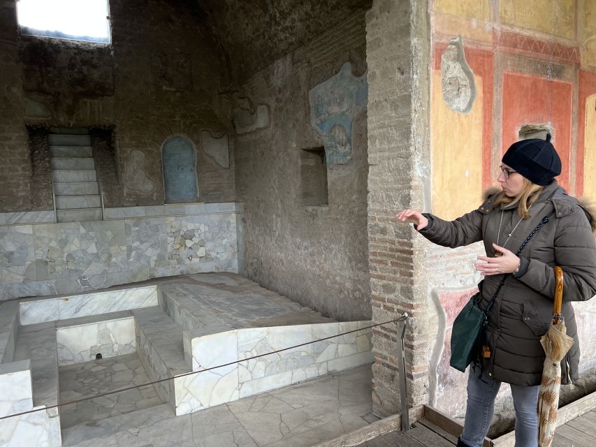 Pompeii: Small-Group Guided Tour with Skip-the-Line Ticket - Skip-the-line entry and the first look at Pompeii