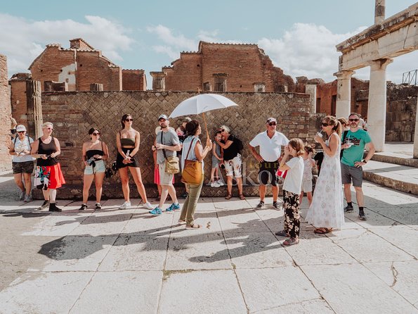 Pompeii Small Group Tour with an Archaeologist - Why an archaeologist changes the Pompeii experience