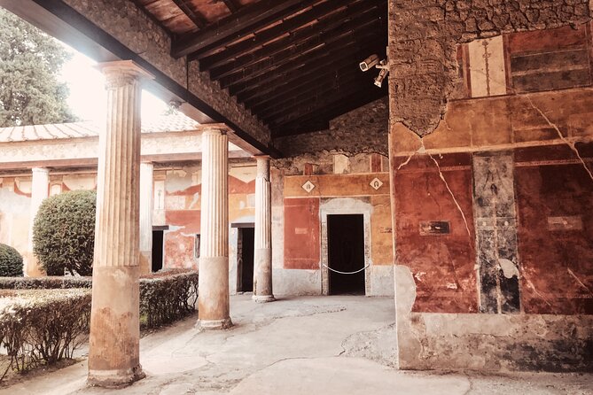 Pompeii Small Group with an Archaeologist and Skip The Line - Gladiator barracks and the Quadriporticus of the theaters