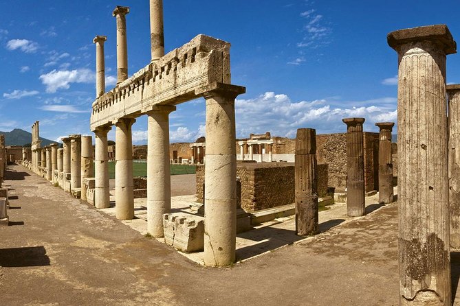 Pompeii-Sorrento-Positano tour from Naples, with licensed guide included - A big Naples day with three very different stops