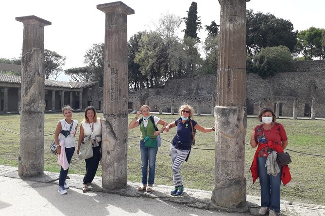 Pompeii the Ancient City (Tour+Transfer) - Entering Pompeii with the licensed guide
