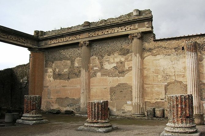 Pompeii tour with archaeologist - Starting at the Forum of Pompeii