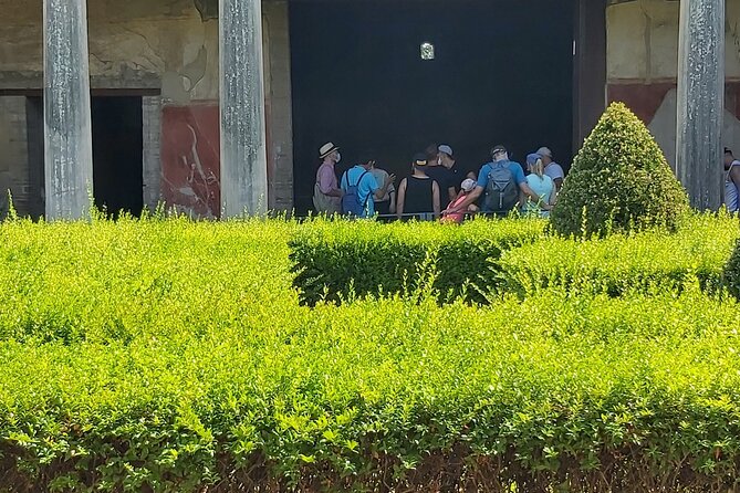Pompeii tour with archaeologist - Theater District and the oldest temple