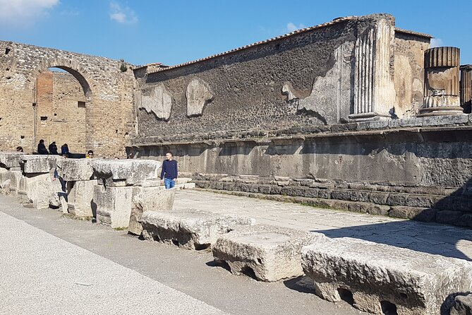 Pompeii Tour with experienced guide - Reaching the Forum, Pompeii’s civic center