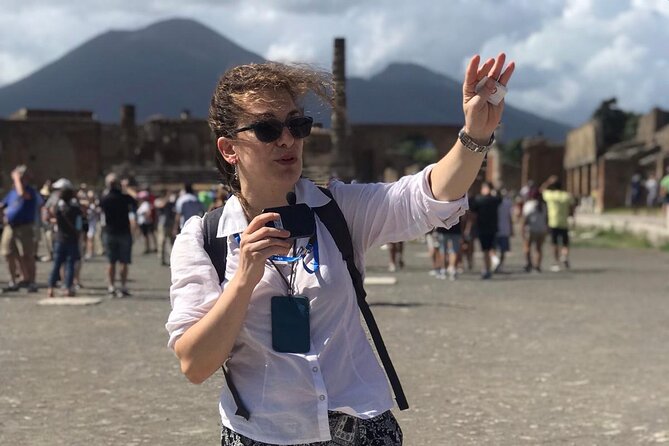 Pompeii Tour with experienced guide - The amphitheater and the gladiator training area
