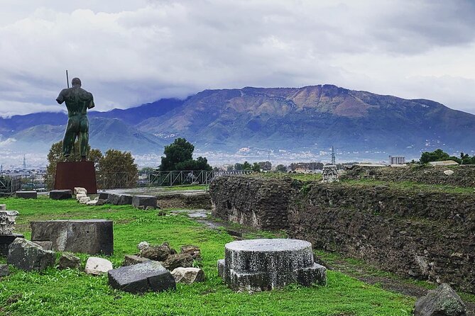 Pompeii tour with LOCAL GUIDE and SKIP THE LINE entrance - Meeting at Via Villa dei Misteri