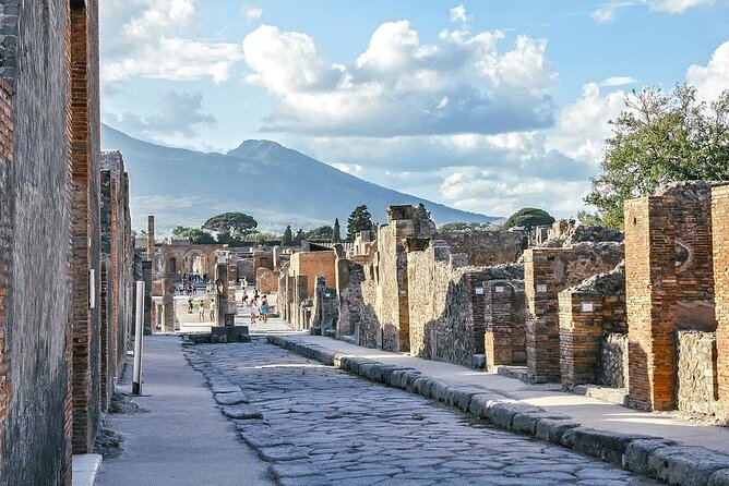 Pompeii Walking Tour: The Real History of the Ruins - From Porta Anfiteatro to the Teatro Grande