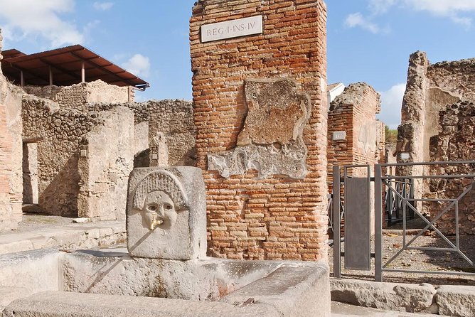 Pompeii Walking tour with Guide and ticket - Key points at a glance