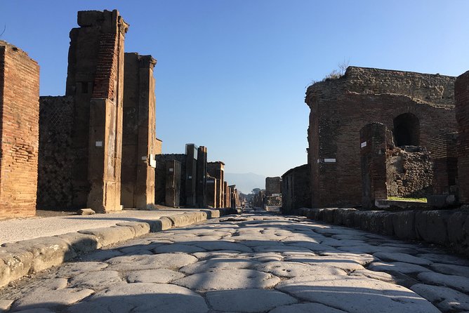 Pompeii with an archaeologist, small group!!! - What the 12-person limit means