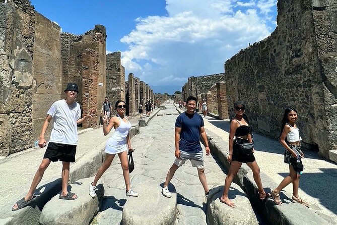 Positano Private Transfer from/to Naples with Pompeii Guided Tour - Arriving in Positano with bags handled