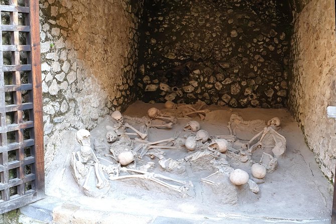 Private Day Tour to Vesuvius, Herculaneum & Pompeii with Pick Up - Herculaneum is smaller, but often more intimate