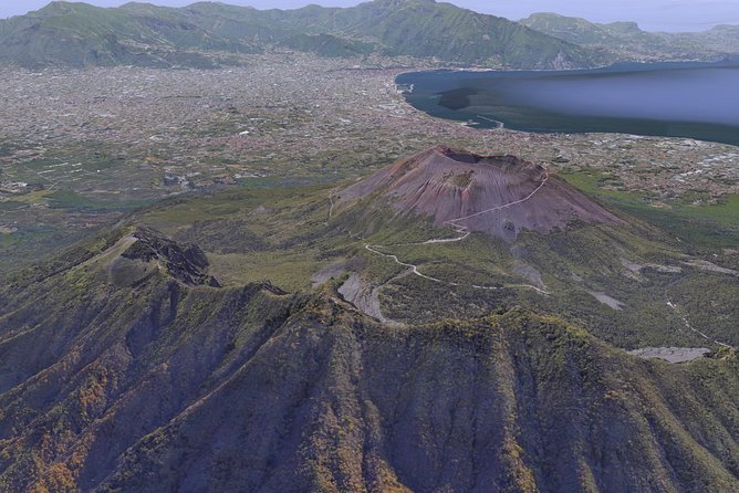 Private Day Tour to Vesuvius, Herculaneum & Pompeii with Pick Up - Climbing Mount Vesuvius
