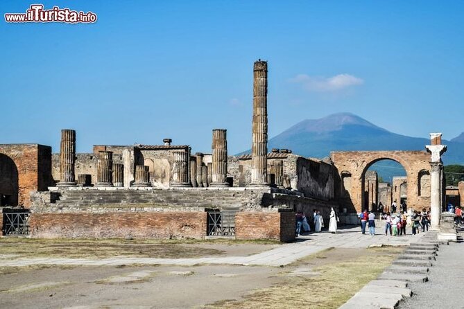 Private Full-Day Tour Sorrento, Positano, and Pompeii - Driver or guide: know what service you are buying