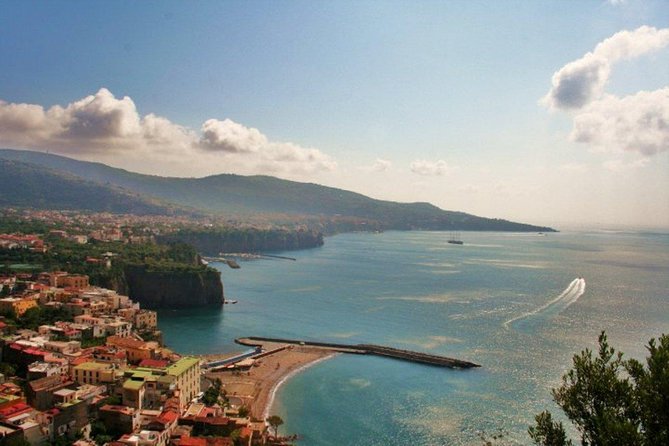 Private Full-Day Tour Sorrento, Positano, and Pompeii - Sorrento: shopping, limoncello, and an easy walk