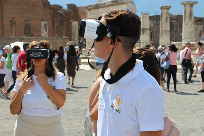 Private Guided Tour and VR Headsets in the Ancient Pompeii - A private format with named guides