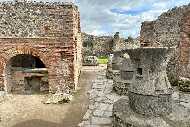Private Guided Tour of Pompeii Excavations - Two hours is useful, but short