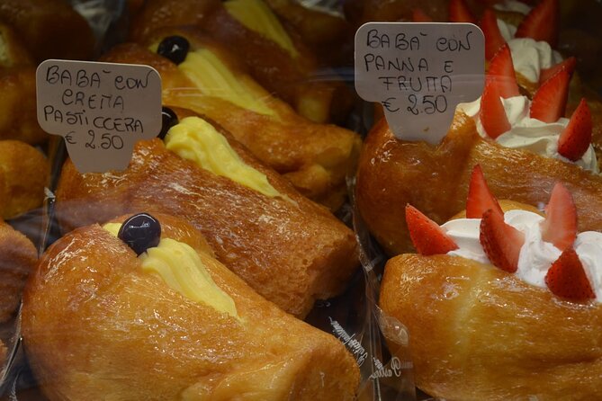 Private Guided Tour Visit Marvelous Naples as if you were a Neapolitan - The shopping street between old and new Naples