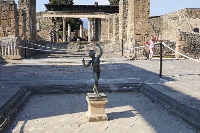Private half-day tour with expert guide in the archaeological site of Pompeii - Meeting at Coffee Shop Vittoria