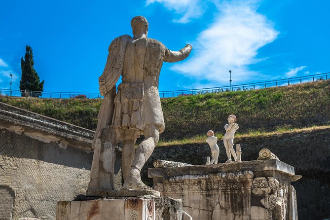 Private Herculaneum Tour – Top Experience with Local Guide - Casa dei Cervi and seaside wealth